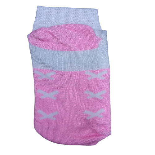 Medias soquete Sanrio - Hello Kitty camita rosa con cruces (talle niño)