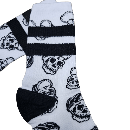 Medias 3/4 Puño - Calaveras con gorra fondo blanco líneas negras
