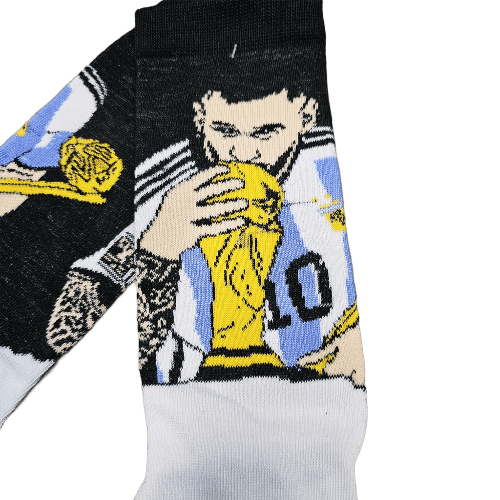 Medias 3/4 Argentina - Messi besando la Copa