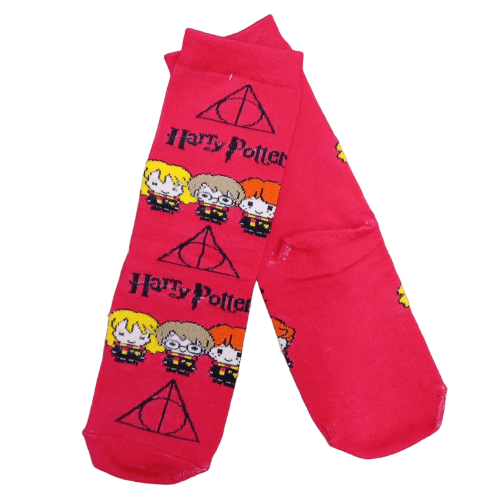 Medias 3/4 Harry Potter - Personajes con Reliquias de la Muerte (fondo rojo)