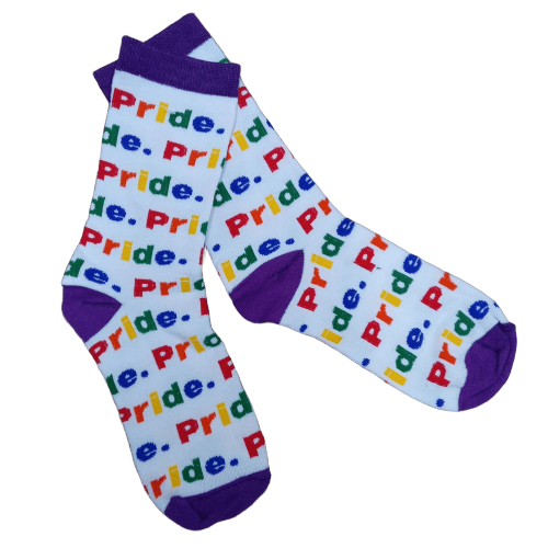 Medias 3/4 Pride letras multicolor fondo blanco