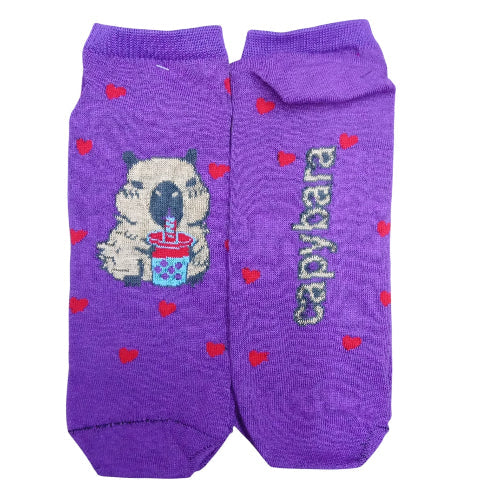 Medias soquete Capybara con malteada fondo violeta