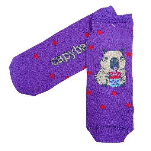 Medias soquete Capybara con malteada fondo violeta