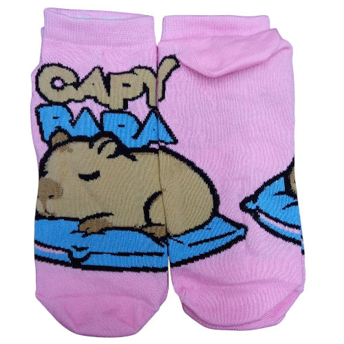 Medias soquete Capybara dormido fondo rosa