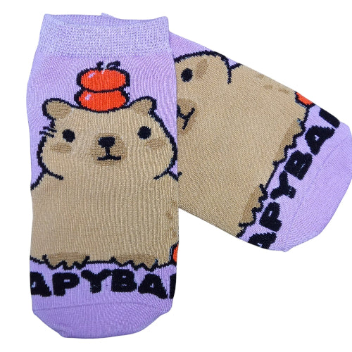 Medias soquete Capybara con frutas fondo violeta